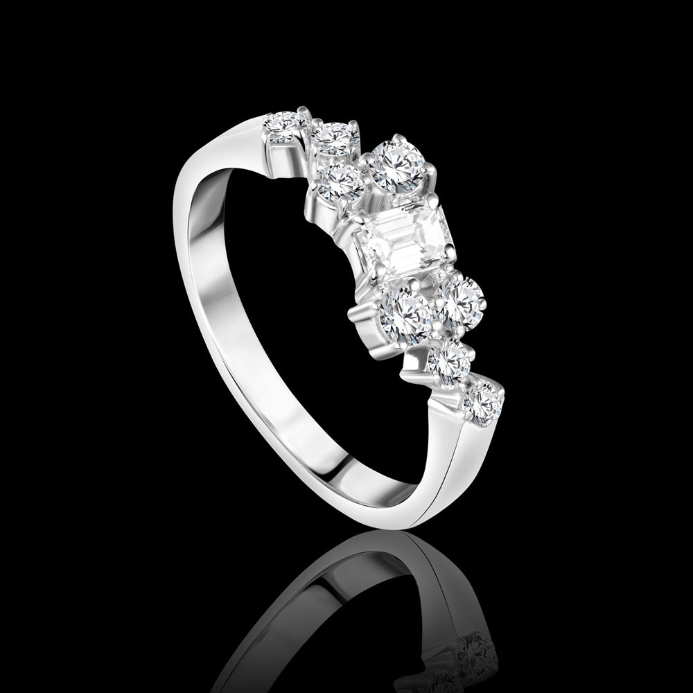 A versatile stone-studded band ring from THE MOMENTS collection Moments Collection / I-R275X